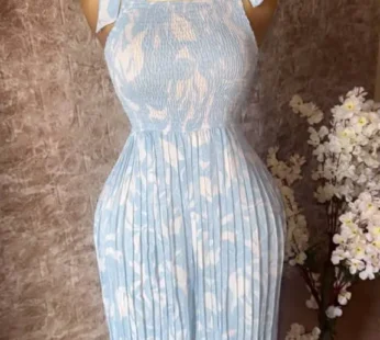 Combinaison bleu ciel élégante à fronces – style chic et unique