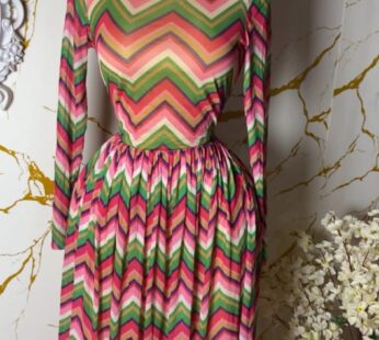 Magnifique robe colorée rayée avec manches – Chic et tendance