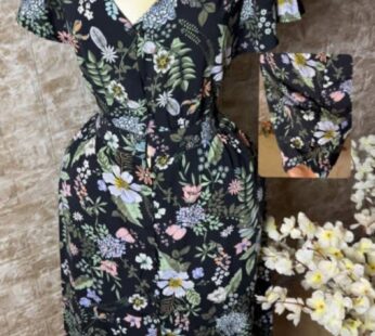 Magnifique robe fleurie en tissu impeccable – Chic et élégante