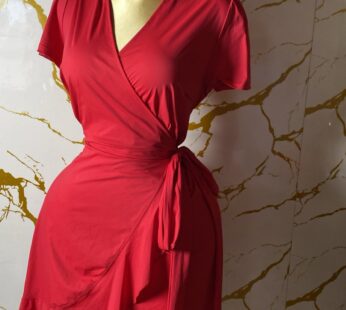 Magnifique robe rouge portefeuille en tissu lourd – Élégante et chic