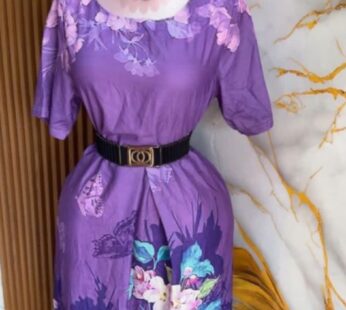 Magnifique robe violette fleurie – Chic et élégante