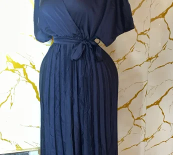 Magnifique robe plissée bleu nuit – Élégante et chic femme