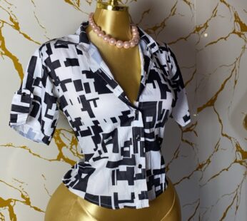 Magnifique chemisier blanc et noir – Chic et intemporel