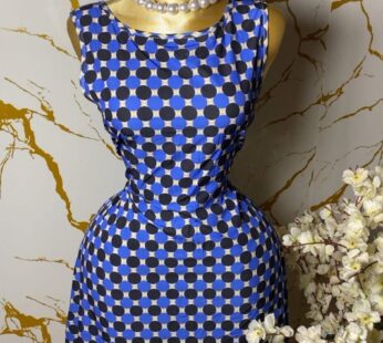 Magnifique robe bleue à carreaux – Chic et tendance
