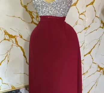 Robe longue rouge élégante avec haut orné de strass – style soirée chic