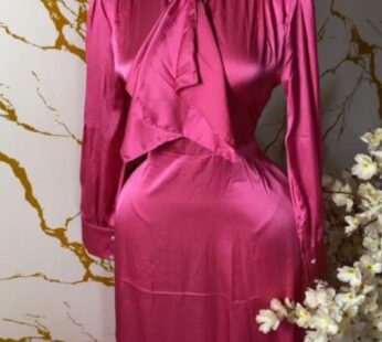 Magnifique robe rose en satin – Chic et glamour